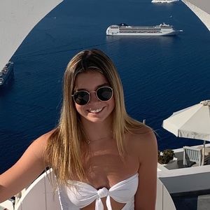 Meet your Posher, Madeleine